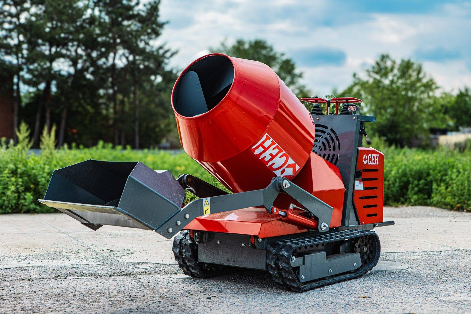 Tracked concrete mixer
